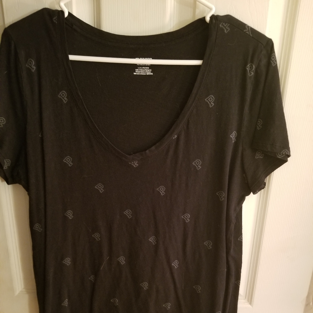 VS pink tee